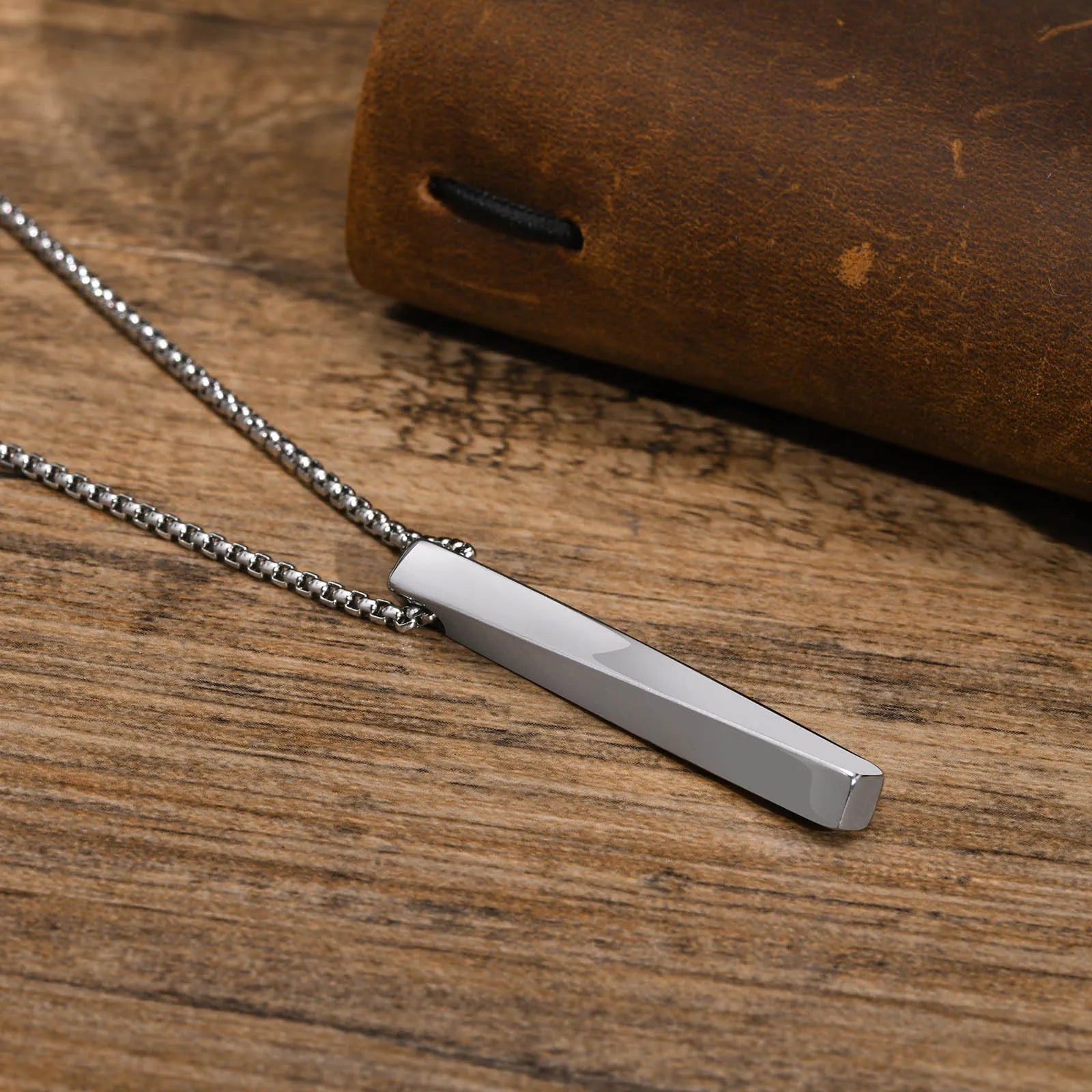 Riimukaulakoru viikinkiriipus medaali 2