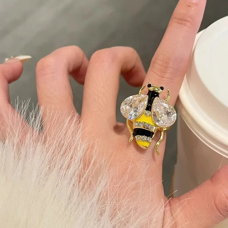 Mehiläissormus naisille, keltainen