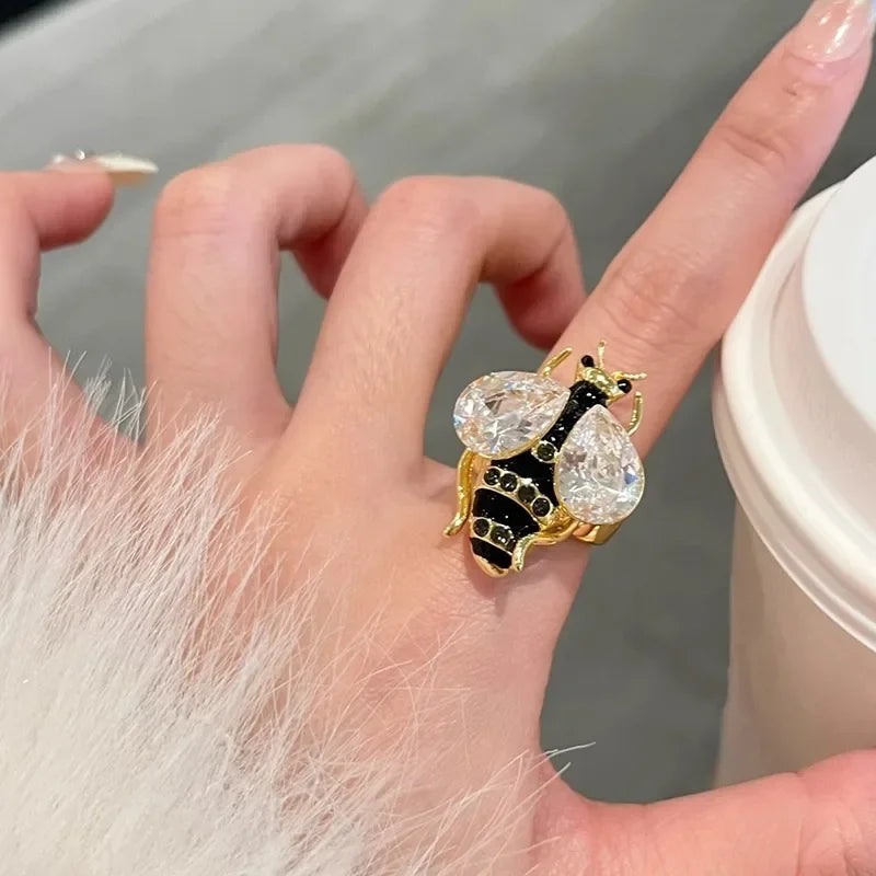 Mehiläissormus naisille, musta