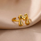 Säädettävä personoitu sormus, jossa alkukirjain