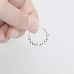 Sormus stressinlievitykseen ja pyörivillä helmillä miehille tai naisille hopea