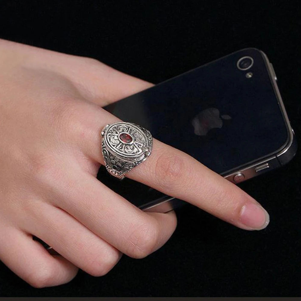 Etnisen tyylin sormus, jossa on aukko