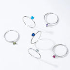 Sormus värillisellä zirkoni syntymäkivellä