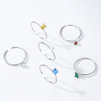 Sormus värillisellä zirkoni syntymäkivellä