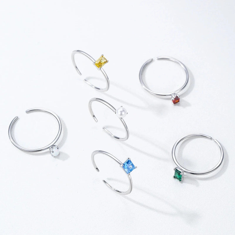 Sormus värillisellä zirkoni syntymäkivellä