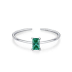 Sormus värillisellä zirkoni syntymäkivellä