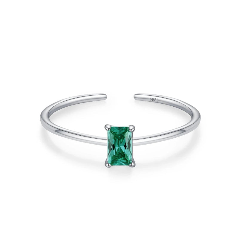 Sormus värillisellä zirkoni syntymäkivellä