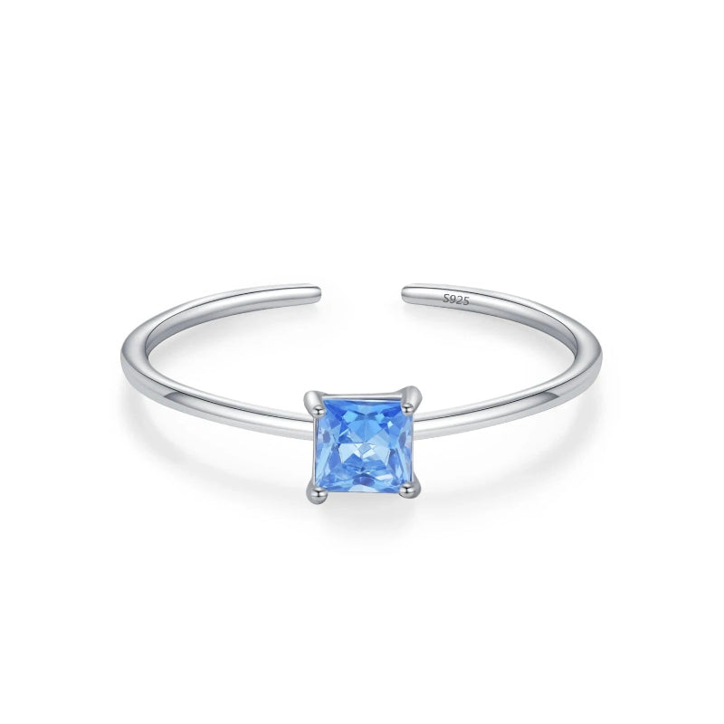 Sormus värillisellä zirkoni syntymäkivellä