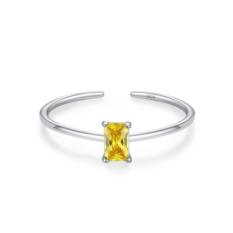 Sormus värillisellä zirkoni syntymäkivellä