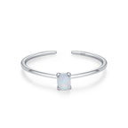 Sormus värillisellä zirkoni syntymäkivellä