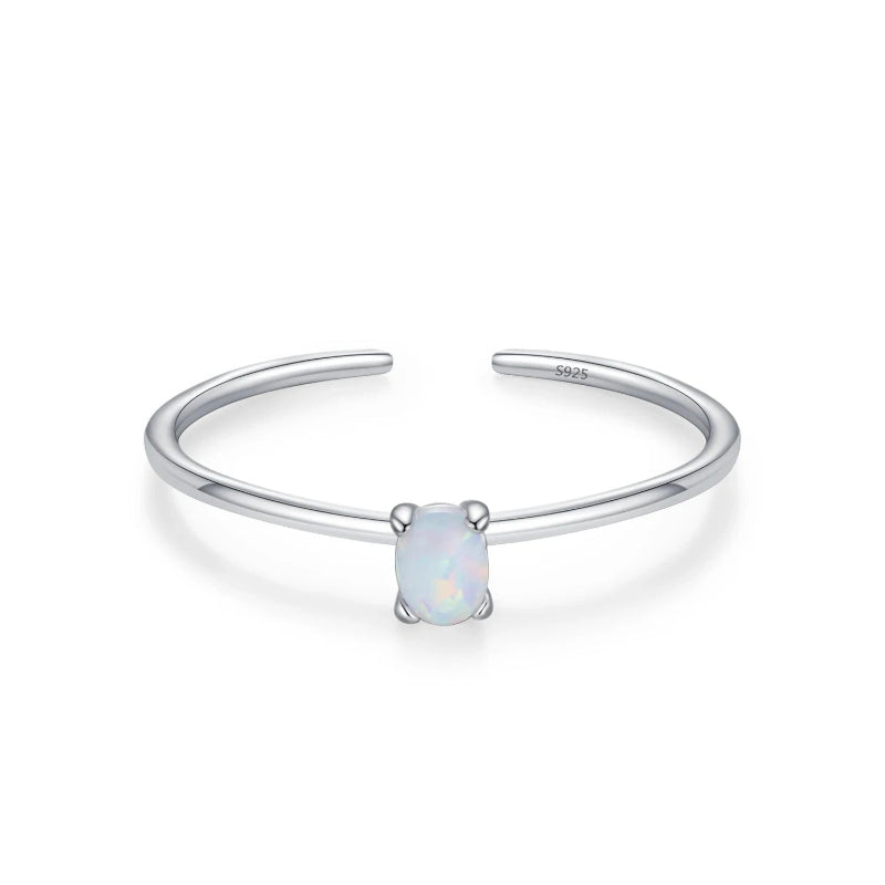 Sormus värillisellä zirkoni syntymäkivellä