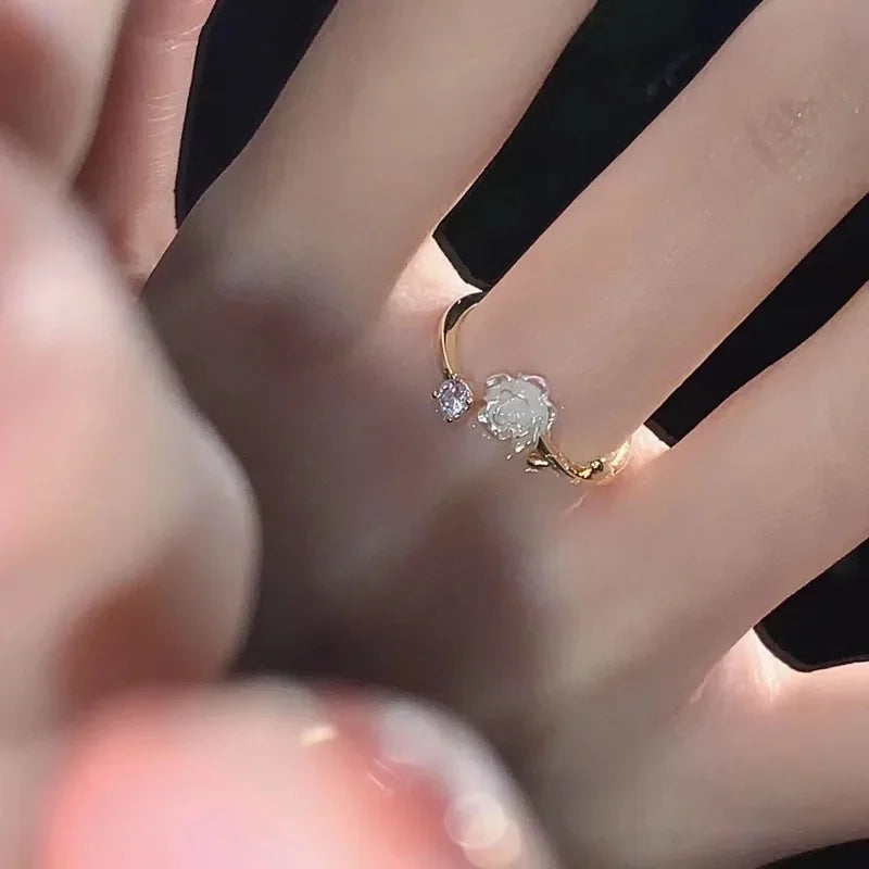 Tulppaanikukka sormus zirkonilla