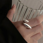 Hopeoitu vesipisaran sormus