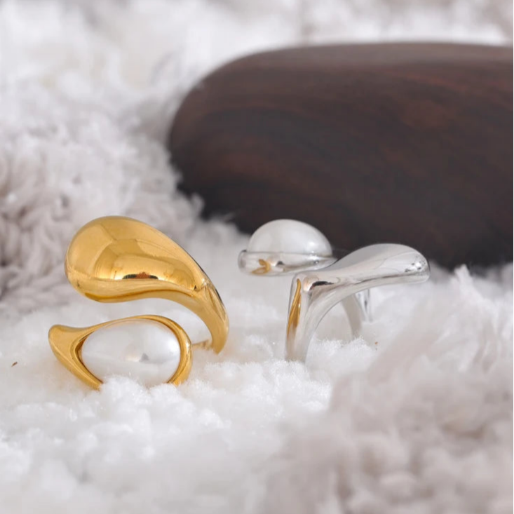 Sormus Vesispisara Valkoinen Helmi kulta