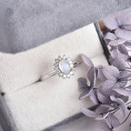 Sormus, ovaali kuukivi ja zirkoni