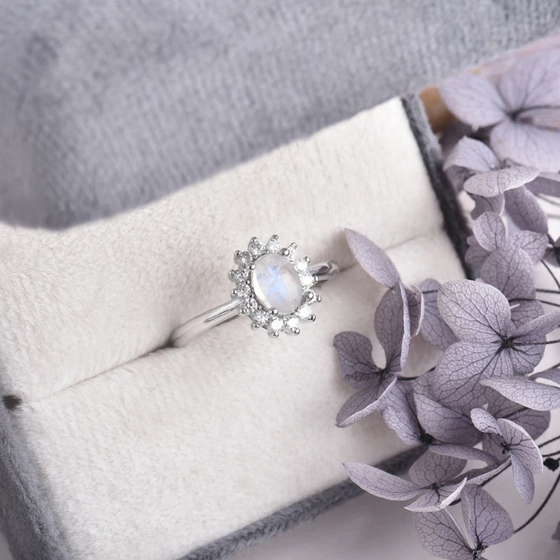 Sormus, ovaali kuukivi ja zirkoni