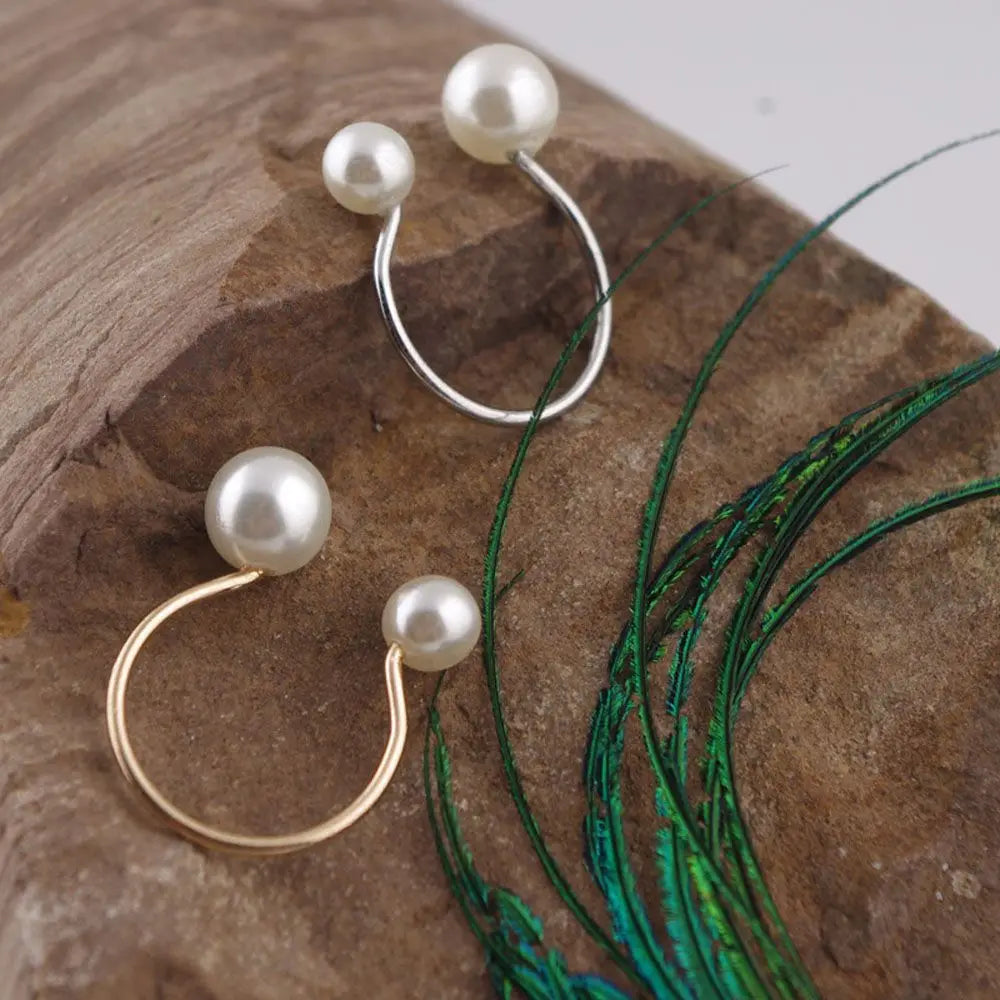 Sormus Renkaan Retrotyyli valkoisilla helmillä hopea