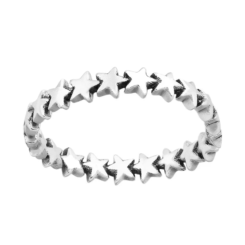 Sormus, jossa on puolikuu ja tähdet