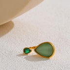 Sormus luonnonkivestä ja zirkonista valmistetulla vesipisara-muotoisella koristeella