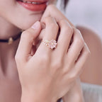 Sormus, jossa on kaunis päivänkakkara