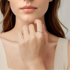 Sormus, jossa on nelilehtinen apila ja zirkonia