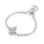 Sormus, jossa on nelilehtinen apila ja zirkonia