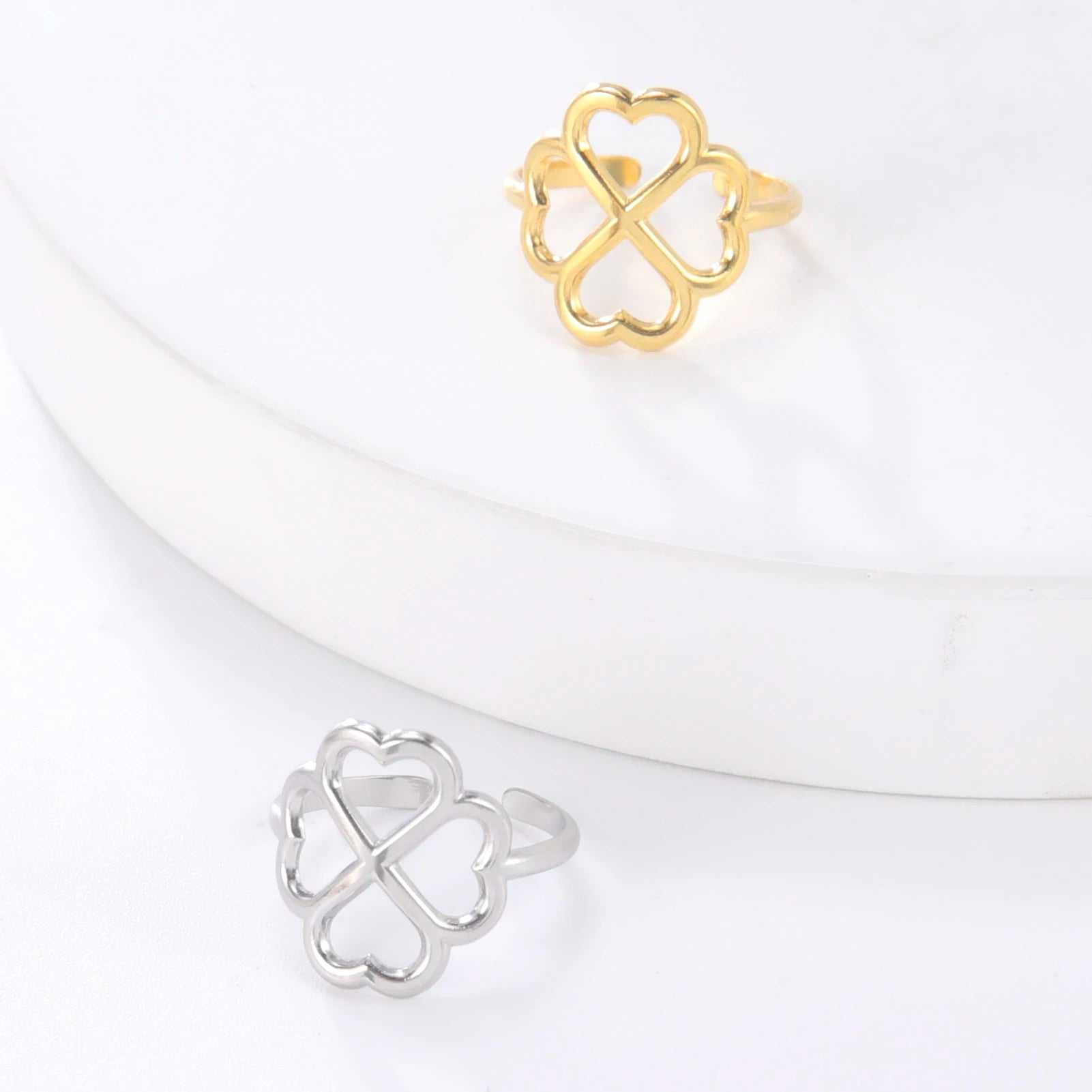 Sormus naisten nelilehtisellä apilalla hopea