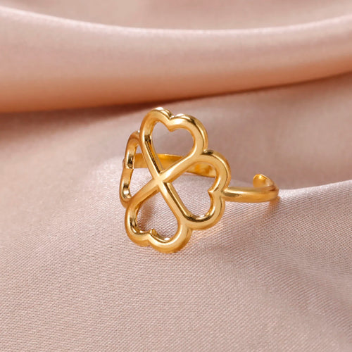 Sormus naisten nelilehtisellä apilalla kulta