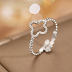 Sormus naisille, jossa nelilehtinen apila, hopea