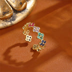 Sormus värillisillä 4-lehtisillä apiloilla ja kullatulla zirkonilla