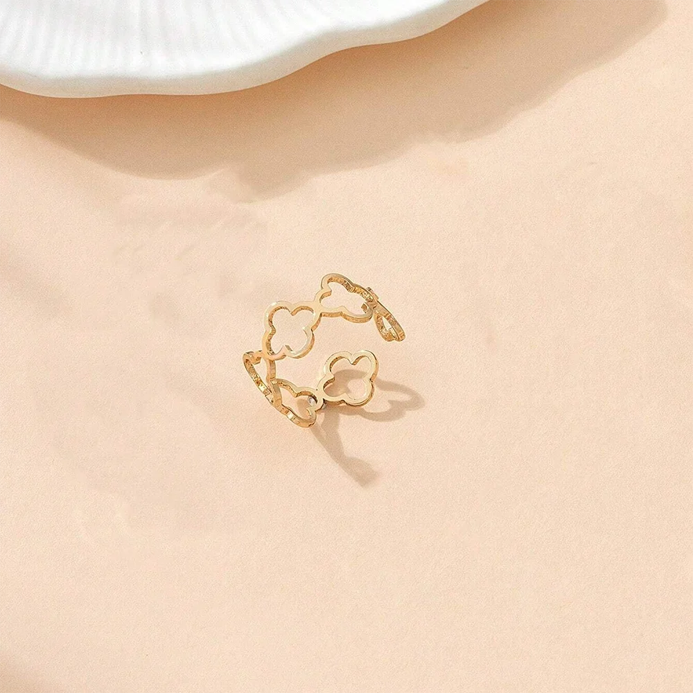 Sormus onnenapiloilla, joissa on neljä lehteä, kulta