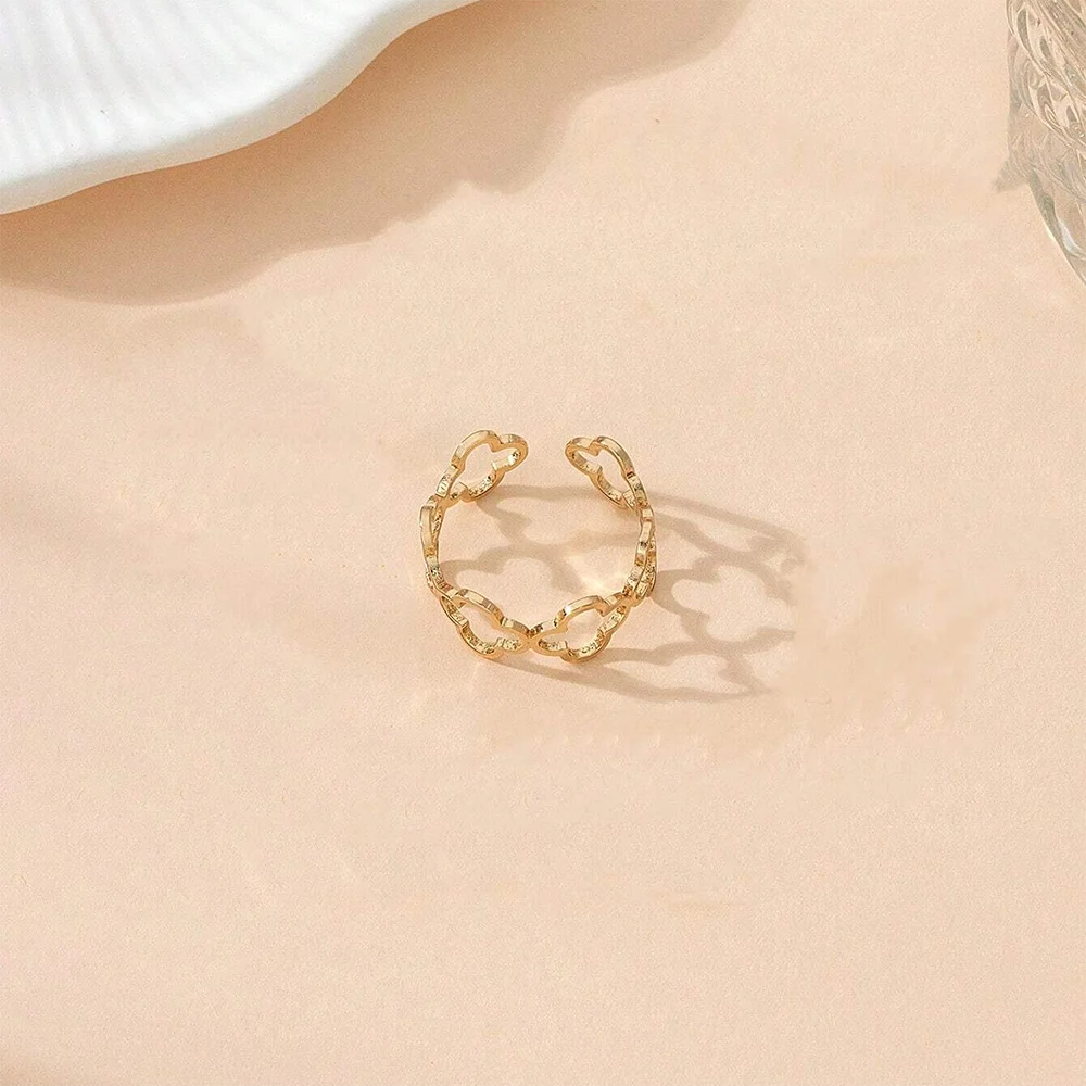 Sormus onnenapiloilla, joissa on neljä lehteä, kulta