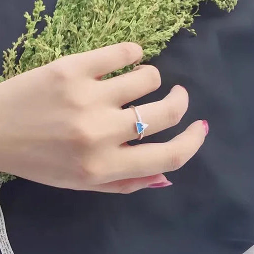 Sormus, jossa on jäävuorikolmio