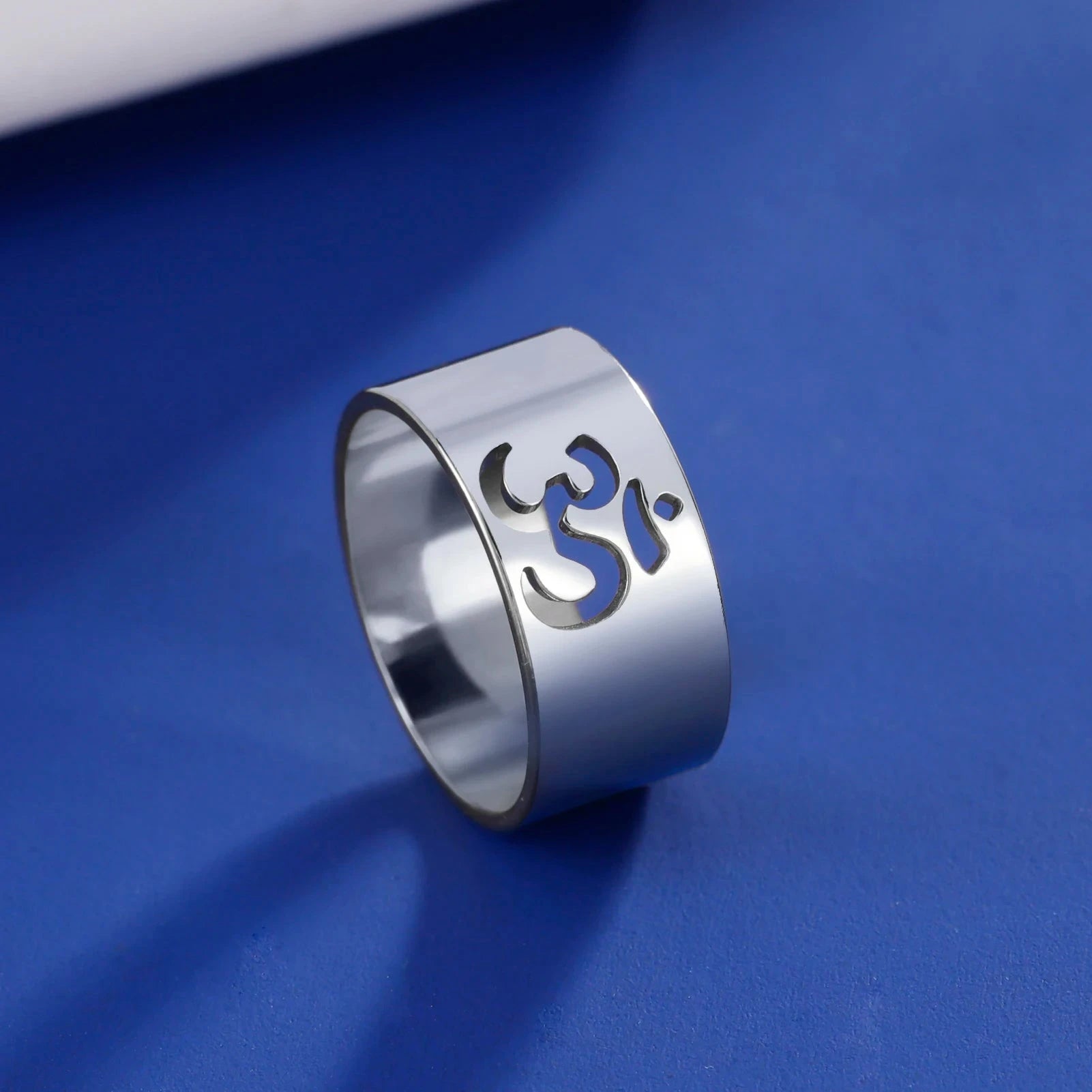 Tiibetiläinen buddhalainen Om-sormus hopea