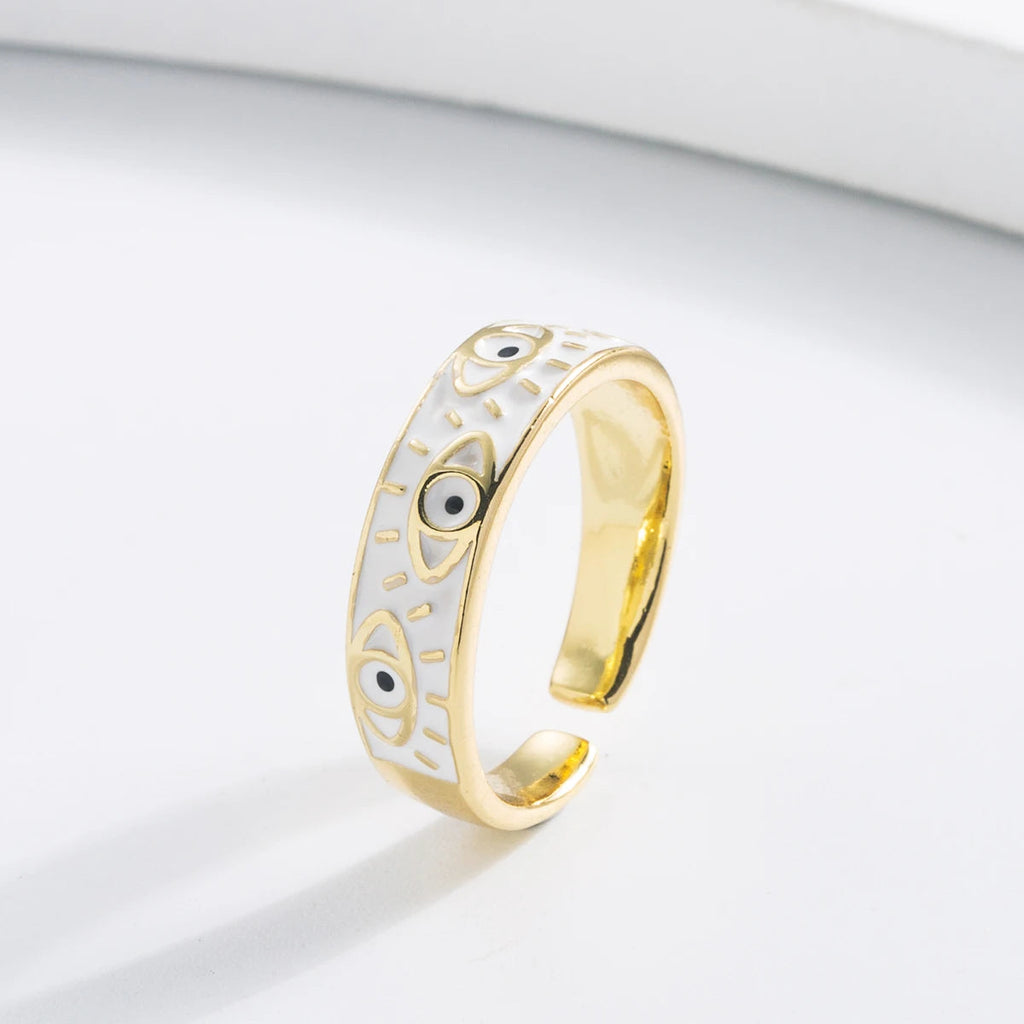 Sormus pahaa silmää vastaan, sininen turkkilainen sormus, valkoinen