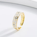 Sormus pahaa silmää vastaan, sininen turkkilainen sormus, valkoinen