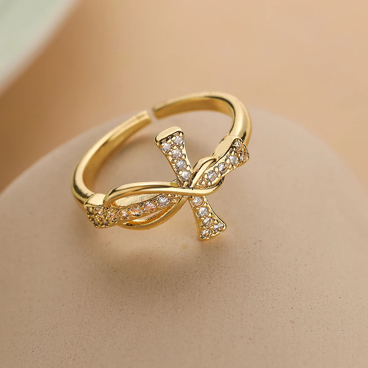 Naisten kristillinen ristikoru sormus kulta zirkonilla