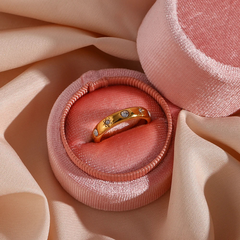 Tyylisormus helmillä ja zirkonilla 1