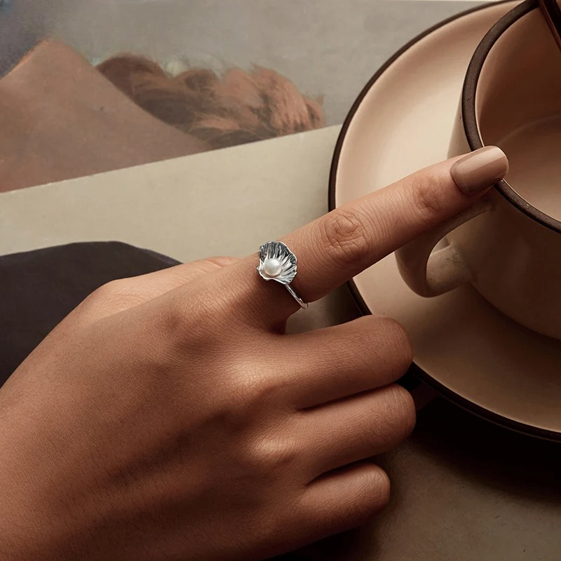 Tyylikäs simpukkasormus, kampasimpukka