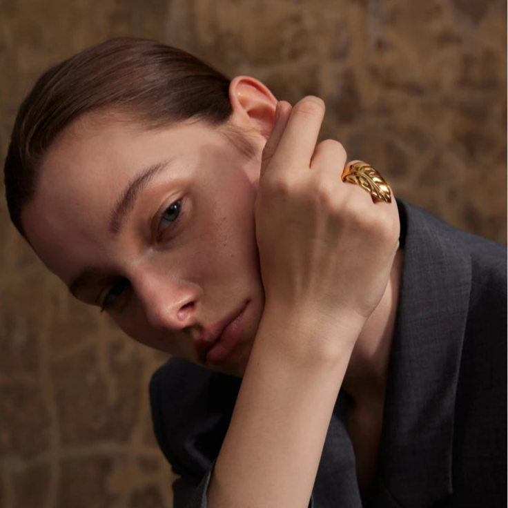 Kultainen palmulehtisormus