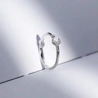 Bague fine "éclat lunaire" croissant de lune et étoile