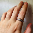 Hopeinen lootuskukkasormus