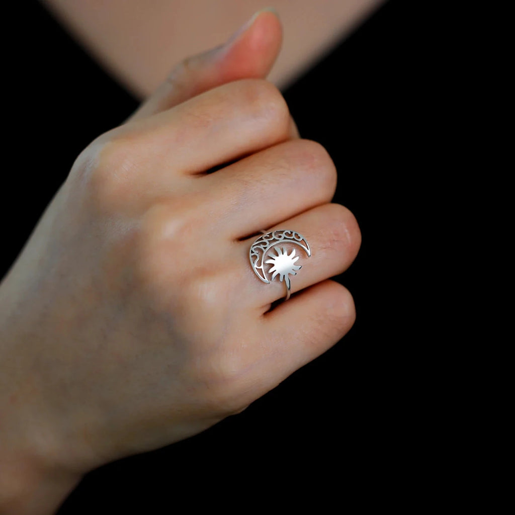 Kuu ja Aurinko hopeasormus