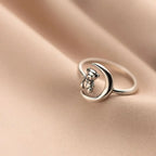 Hopeinen karhunkävijäsormus