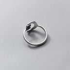 Hopeinen karhunkävijäsormus