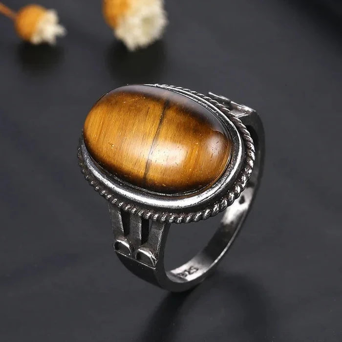 Naisille tarkoitettu Tiikerinsilmä-kivisormus