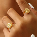 Retro-sormus nelilehtisellä apilalla