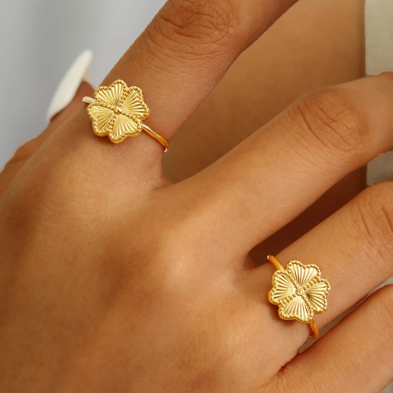 Retro-sormus nelilehtisellä apilalla