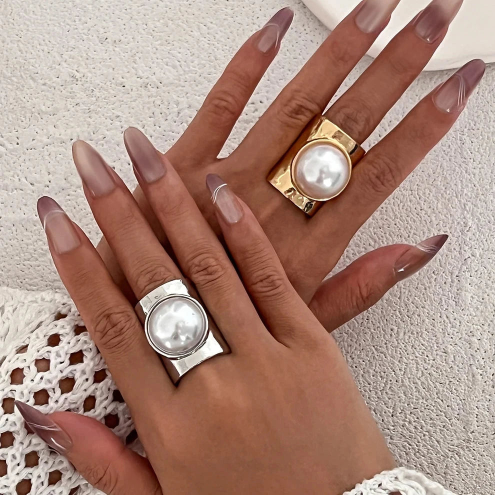 Naisten retro sormus helmellä hopea