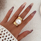 Naisten retro sormus helmellä kulta